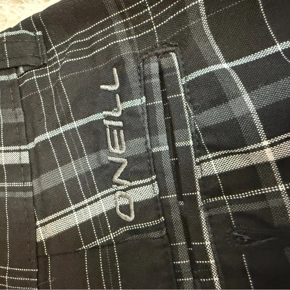 O’Neill Black & Gray Plaid Shorts – Size 34